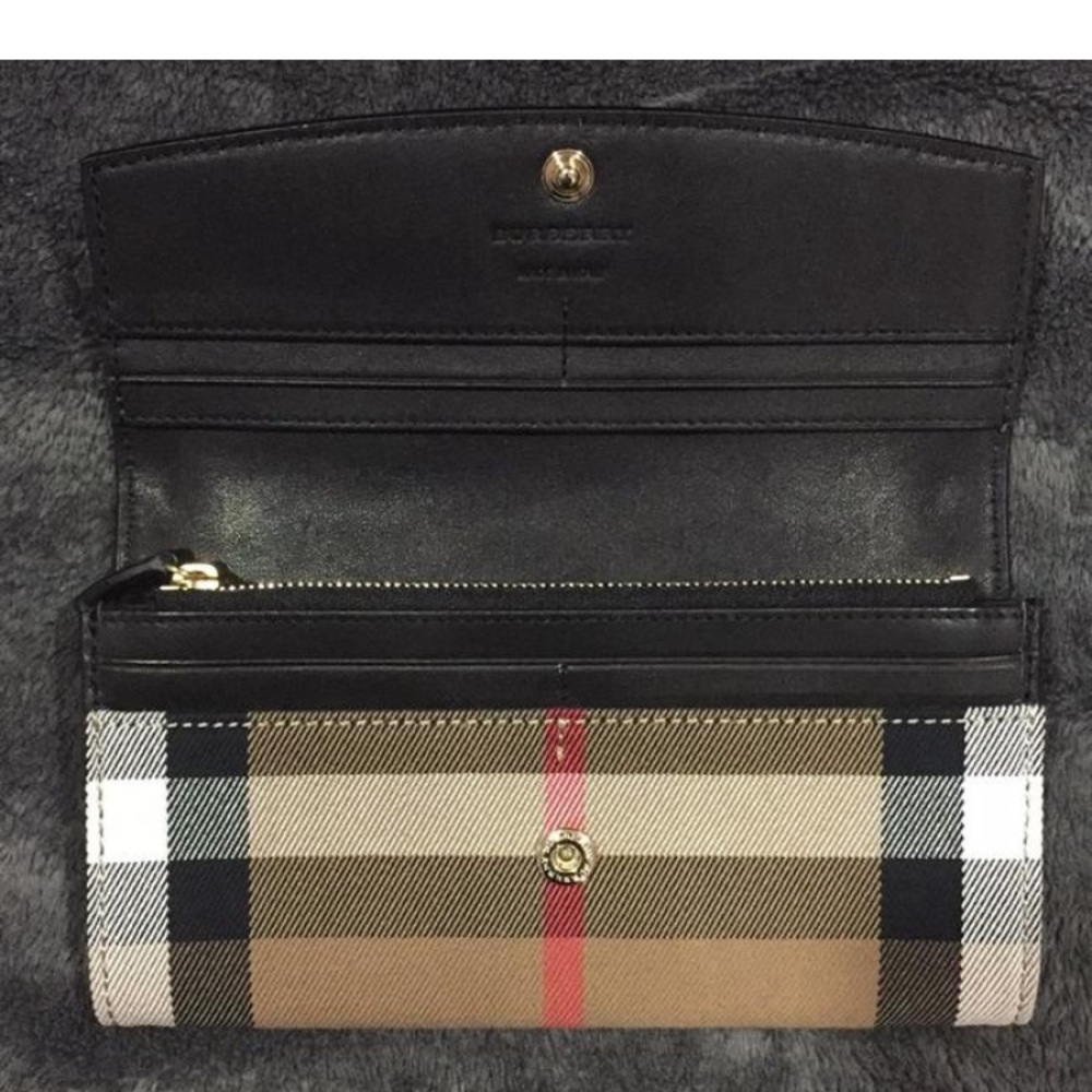 🌟Sold🌟Burberry Wallet - Picture 4 of 6